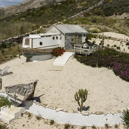 Ferienhaus Inviting 1-bed Cabin Near To Aliki
