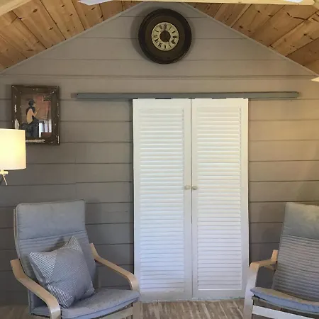 Ferienhaus Inviting 1-bed Cabin Near To Aliki *